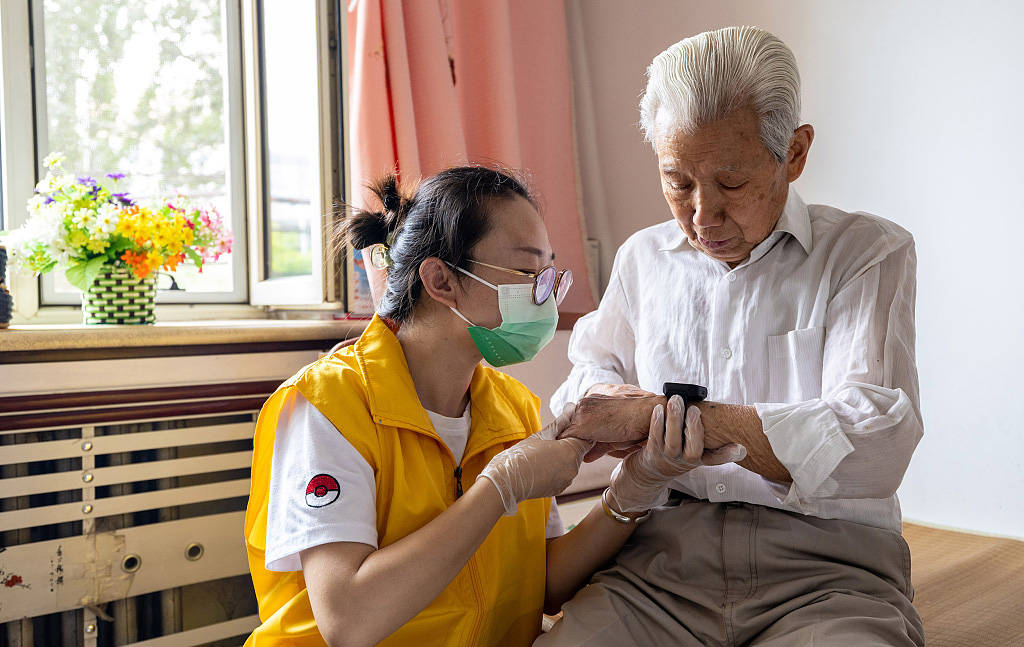 完善养老照护服务,打破老年人"数字鸿沟"……这些新举措将影响你我