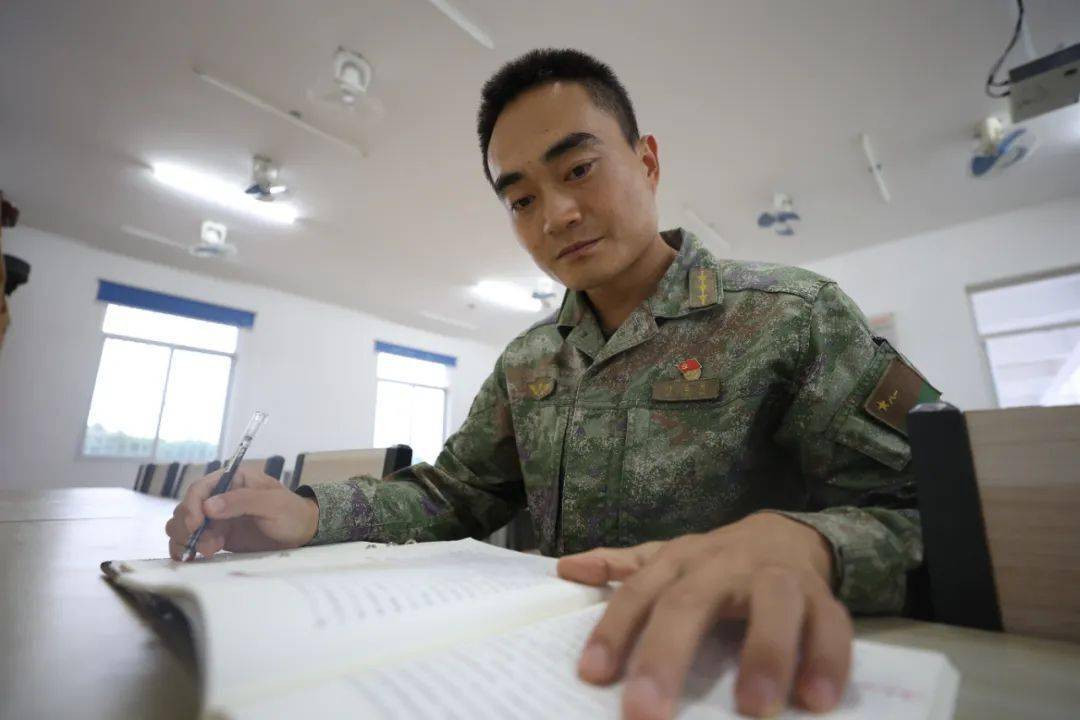 指导员 来自搜狐网