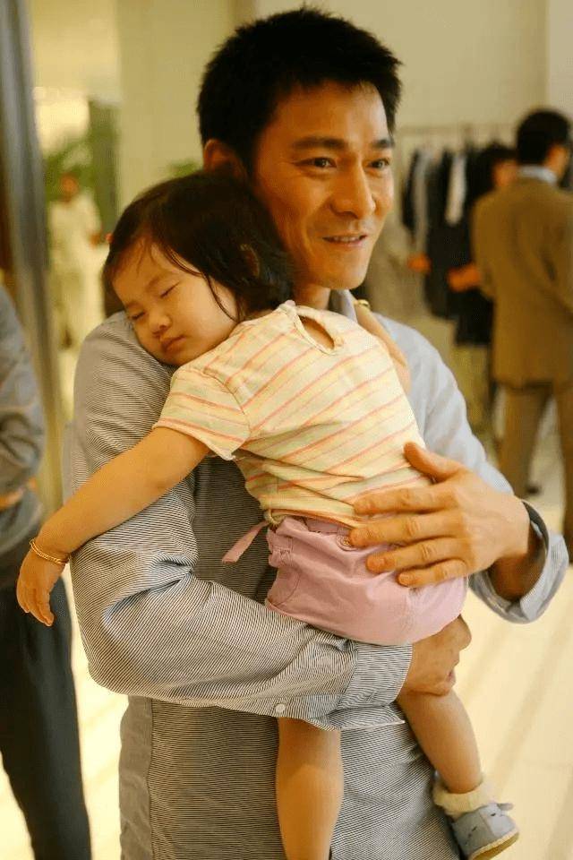 刘德华11岁女儿近况曝光,花5亿富养大的女儿居然长成了这样_朱丽倩