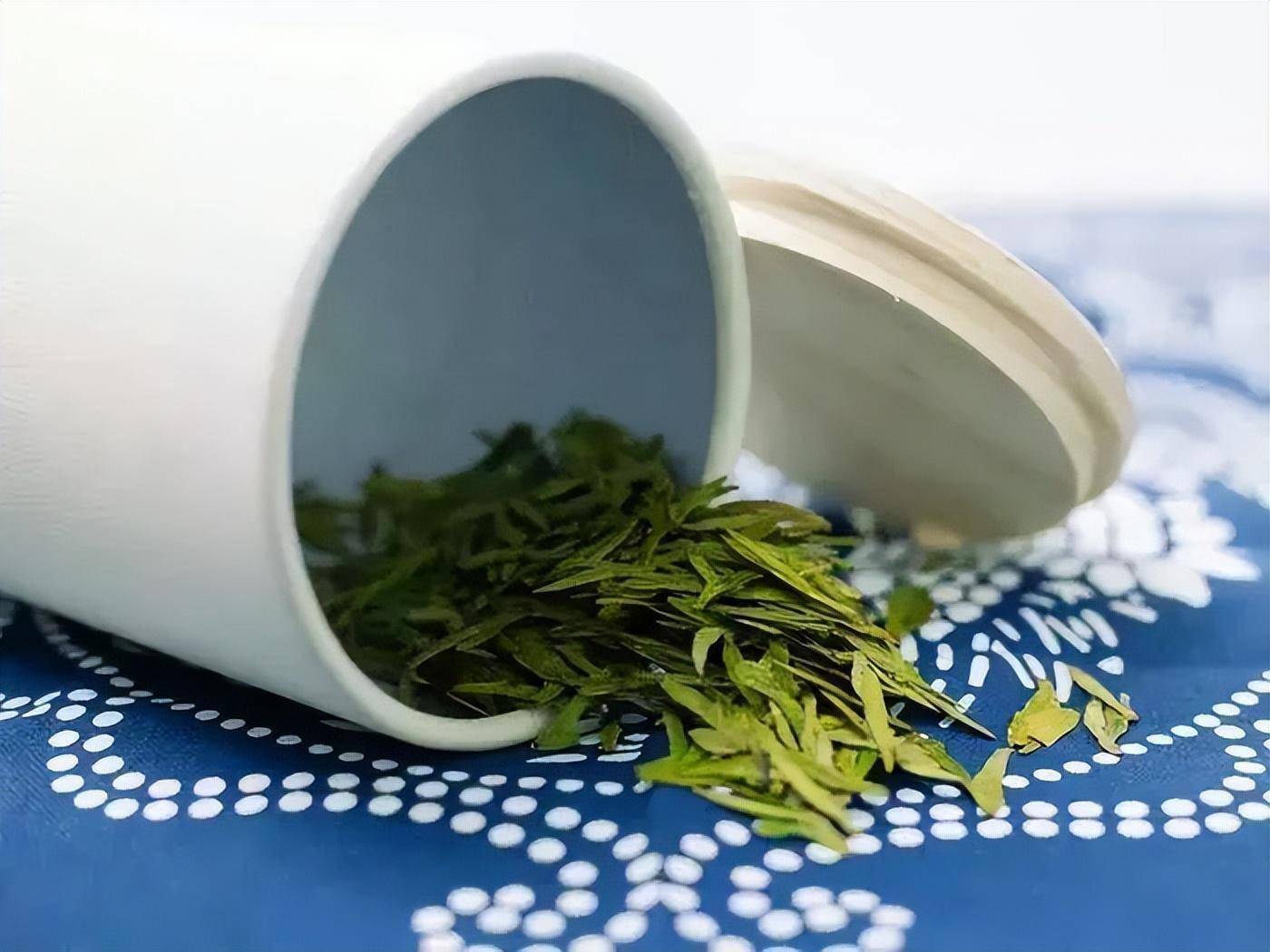 早在明代,安顶云雾茶就被列为贡品,历经数百年,其炒制技艺已被列入
