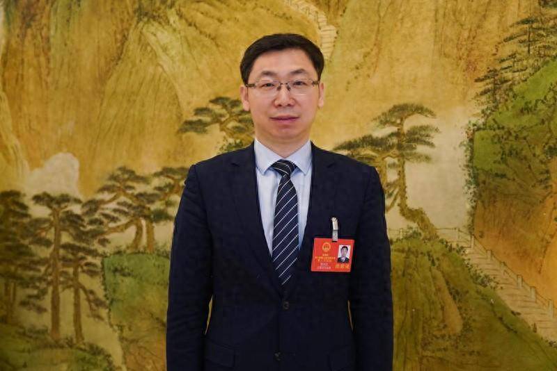 1月24日,安徽省人大代表,庐阳区委副书记,庐阳区区长杨丙红接受人民网