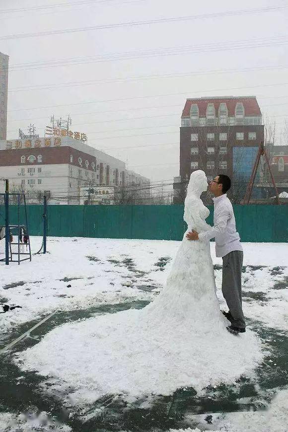 谁堆的雪人?笑死了,真是太有才了!_大哥_冰天雪地_哈尔滨