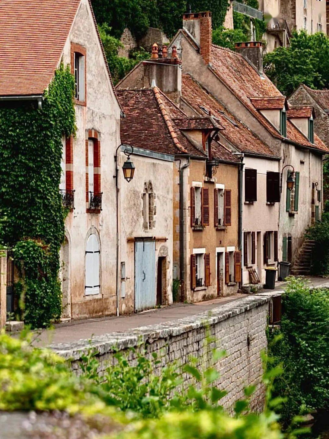 在法国,千万别错过这个被忽略的绝美中世纪小镇!