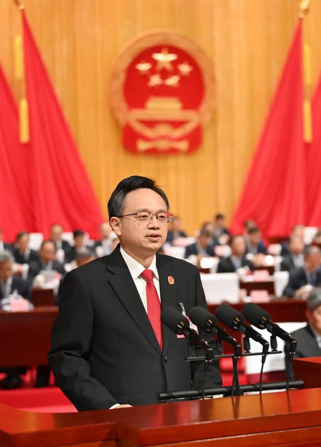 5幅图,解读报告背后的那些"数"_冯军_山西_会议