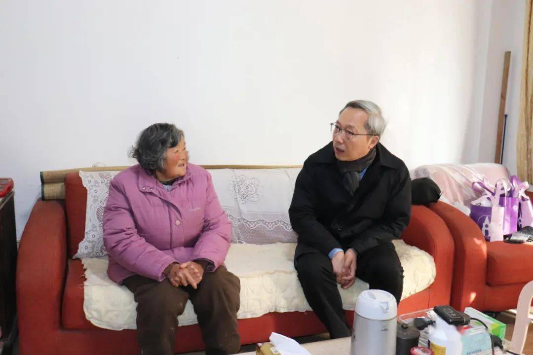 省退役军人事务厅副厅长徐卫带队来到润州慰问烈士子女代表_工作_进行