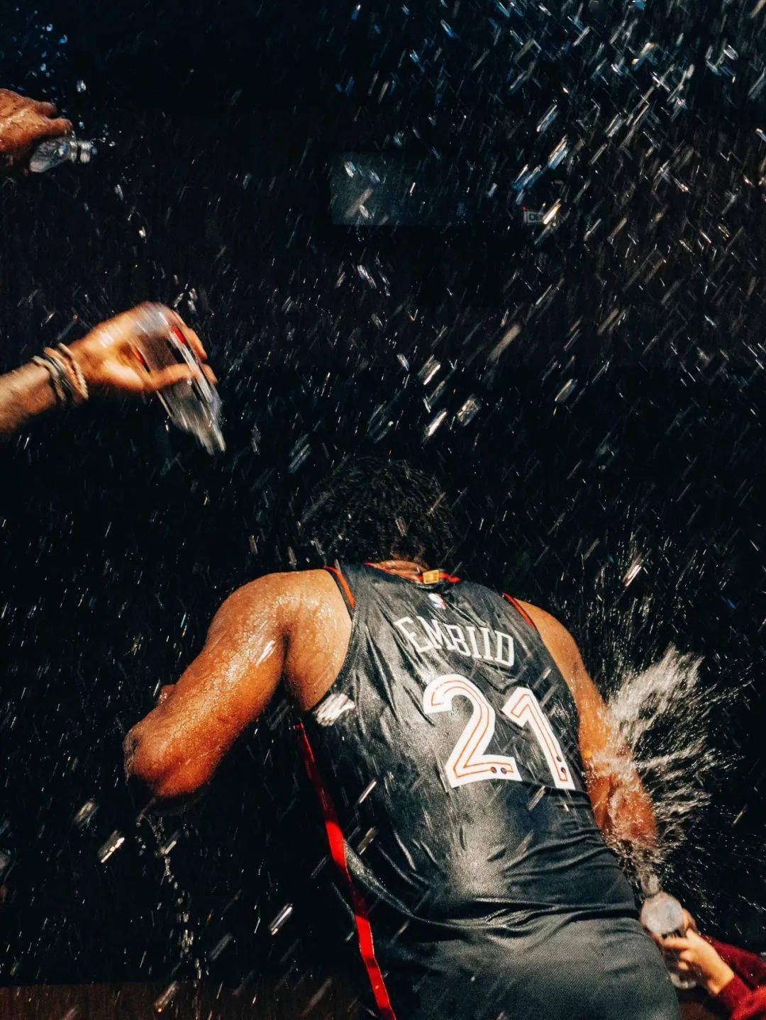 赛场聚焦丨狂砍70分的恩比德能否提前锁定本赛季得分王和mvp