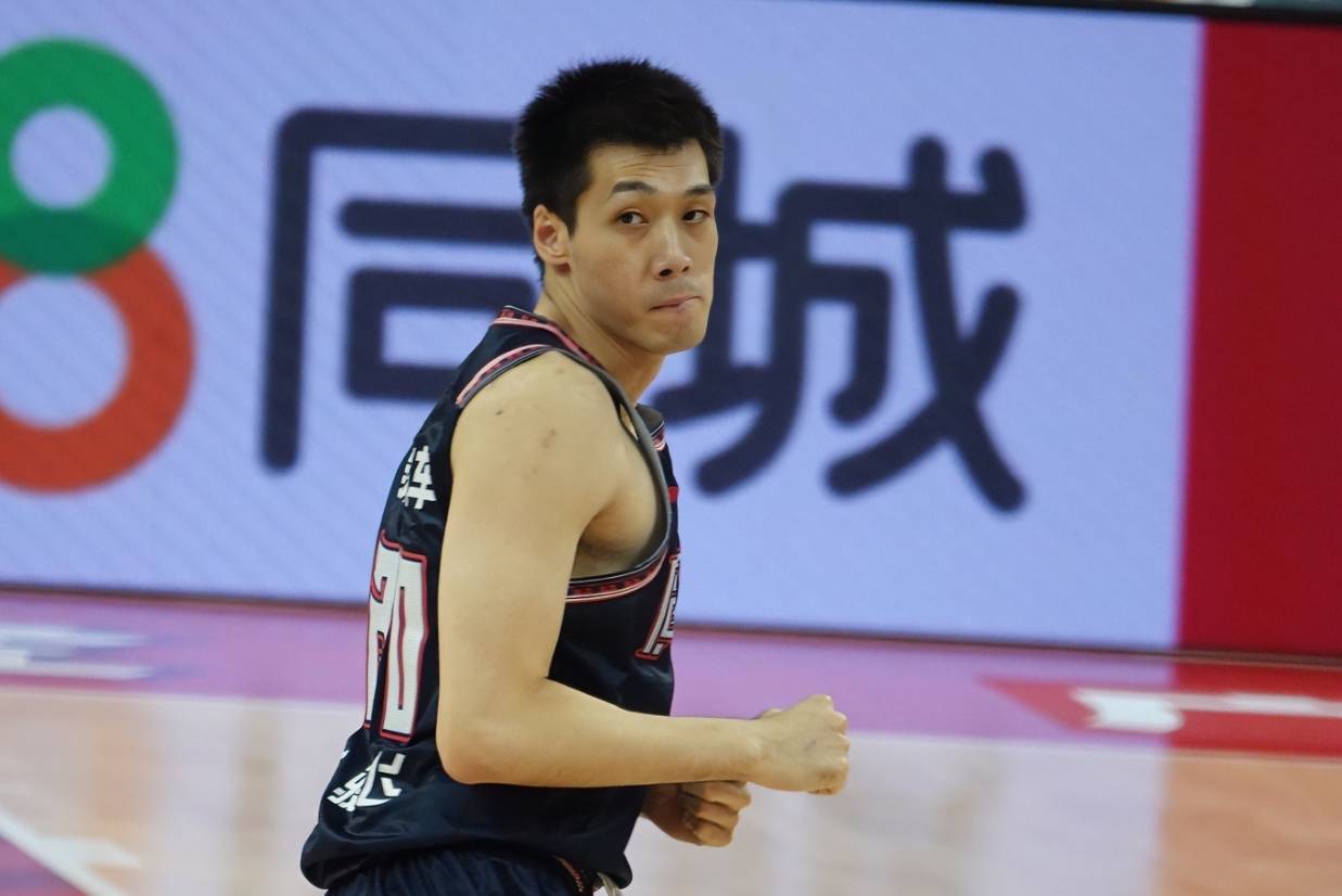 沃特斯成为唯一亮点!杜锋和任骏飞需要反思!_比赛_问题_篮板