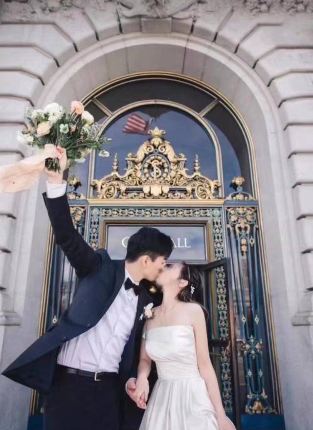 谷歌陈立人婚纱照曝光,和妻子深情相拥,被人说看面相善良_悲剧_教堂