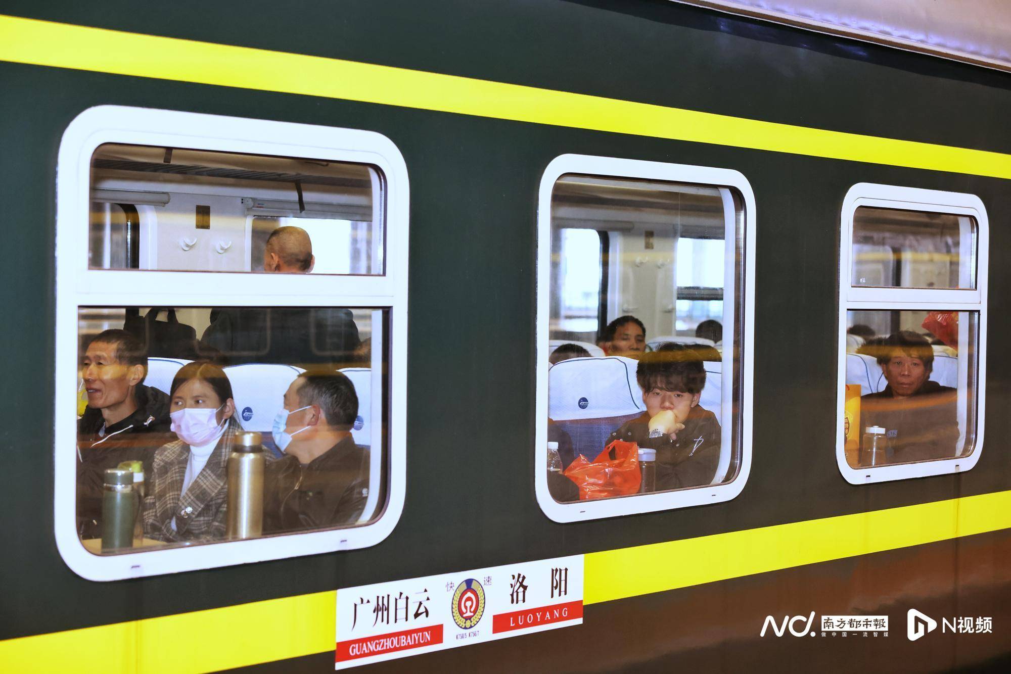 春运开始,开往春天的"绿皮车"承载的何止笑容和脚步_列车_广州_火车站