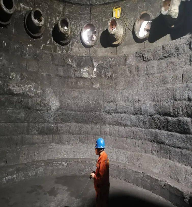 完整的"杯"状结构 隔绝铁水与碳砖接触 炉缸整体浇注让高炉延年益寿