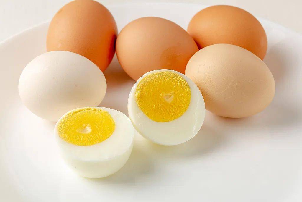 煮鸡蛋的蛋黄变绿了,还能放心吃吗?答案在这里
