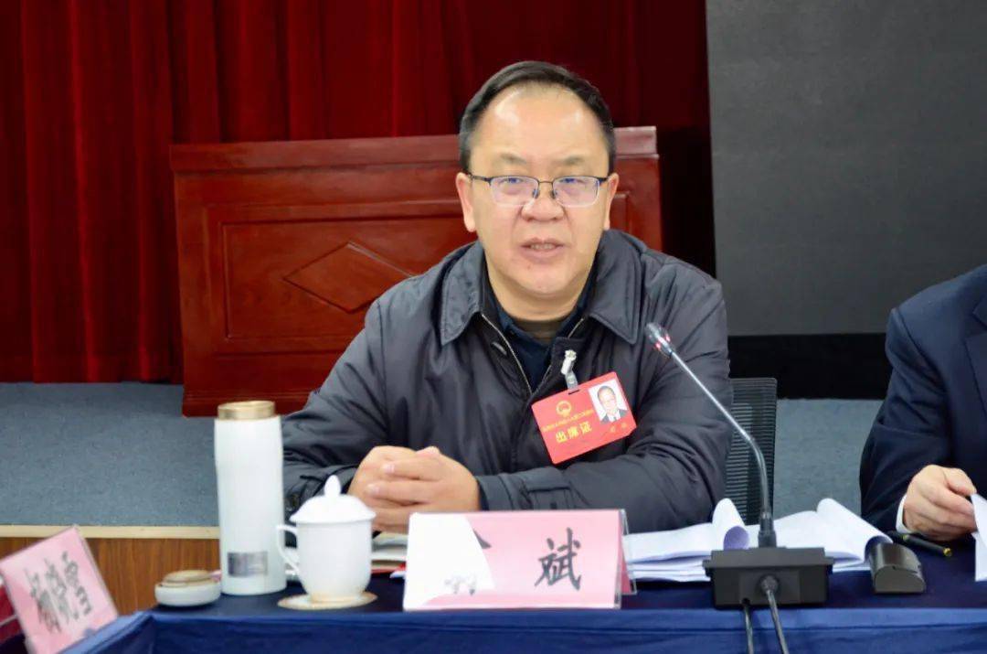 翁斌代表建议,省人大常委会要加大对优化营商环境工作的监督力度,为高