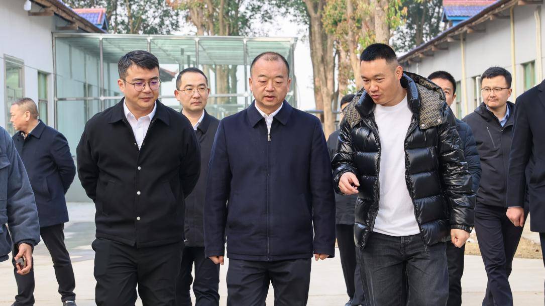 赫山区委常委兼常务副区长胡金勇,赫山区副区长雷鹏,赫山区区委办主任