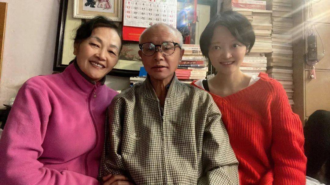 张斌星是谢焯华的养女,6岁时,张斌星来到谢焯华家.