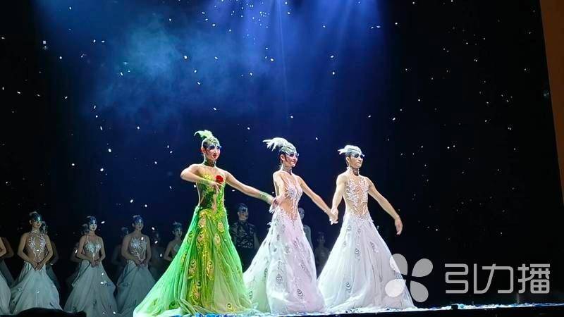 演绎生命四季之美 杨丽萍今年苏州首"开屏"_孔雀_艺术_舞蹈