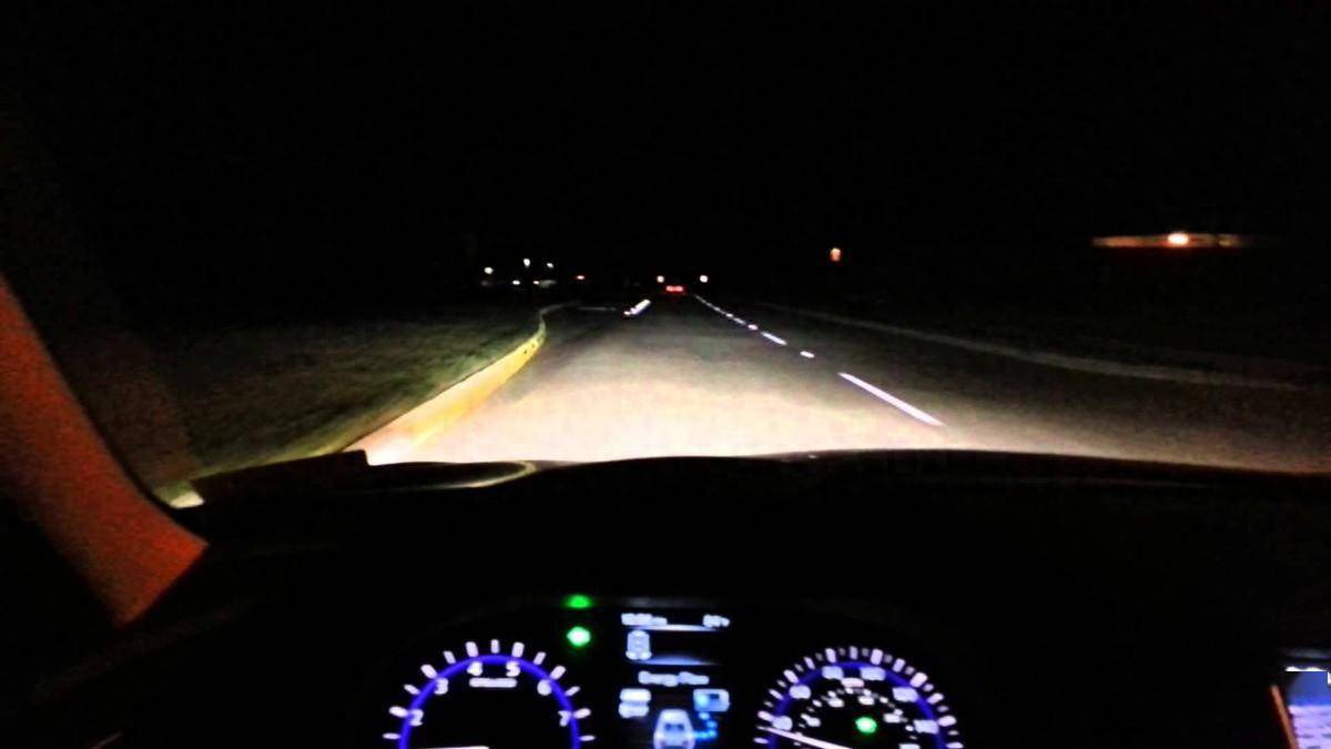 的确,夜晚视线昏暗,车主的行车视野不如白天那般通透,明朗.