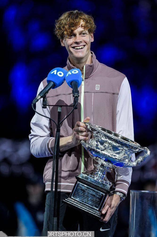 辛纳首夺澳网男单冠军 梅德韦杰夫第三次获得亚军_比赛_中国_选手