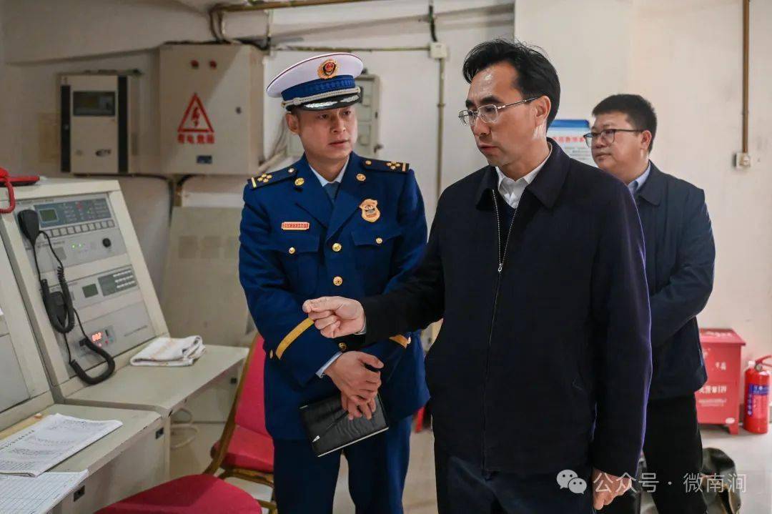 王绍基一行先后到龙凤丽都二手交易市场,南涧县维清艺术培训学校,南涧