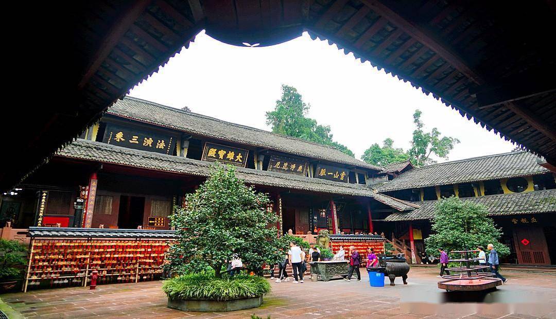 《成都行》峨嵋山下報囯寺_峨眉山市_山門_寺院