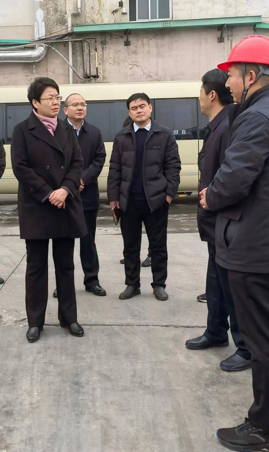 1月30日,市人大常委会党组成员,副主任孔祥岩到菏泽梦工厂画室,山东新