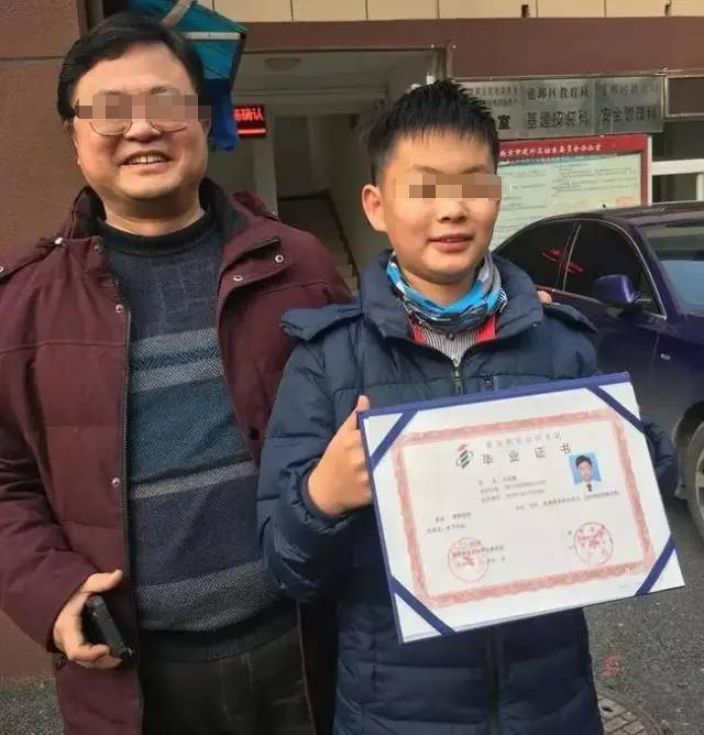 何宜德没有就此止步,他继续为着大学本科学历做准备.