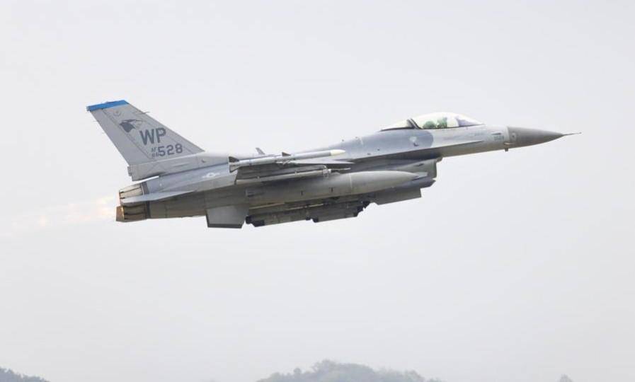 9個月內連摔3架戰機,f-16墜入韓國海域,駐韓美軍又要_