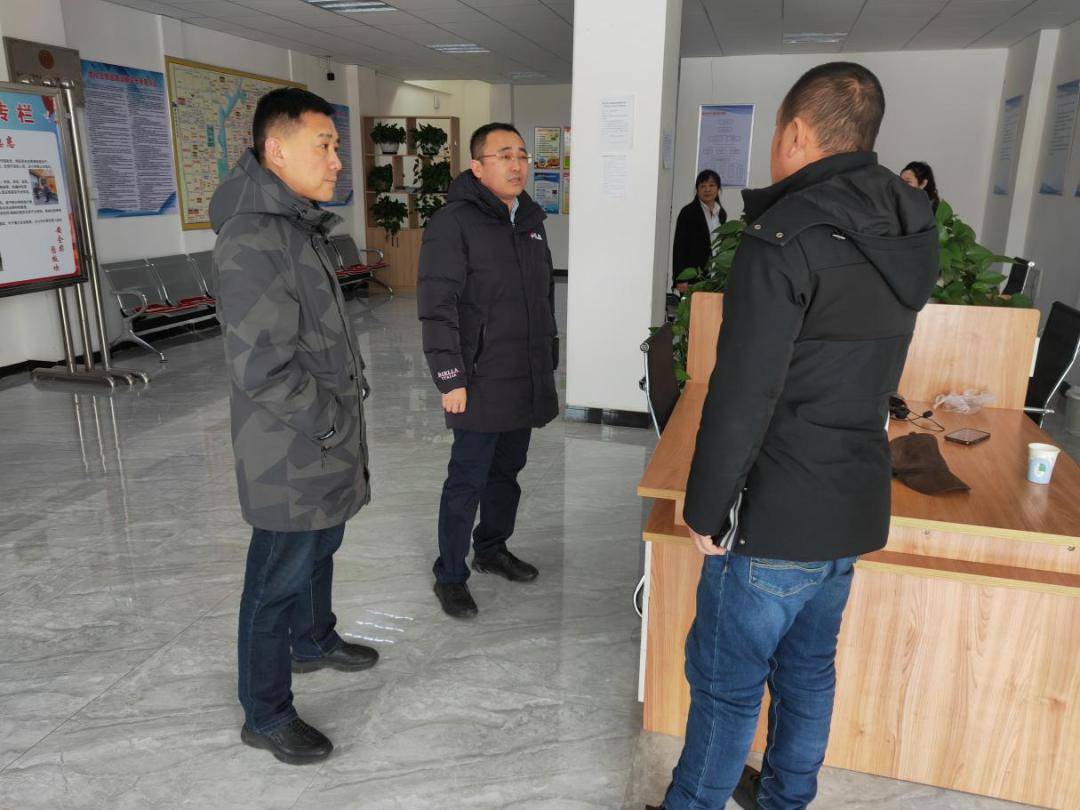 内蒙古自治区交通厅督导组和副市长樊晓春一行督导锡林浩特市交通运输