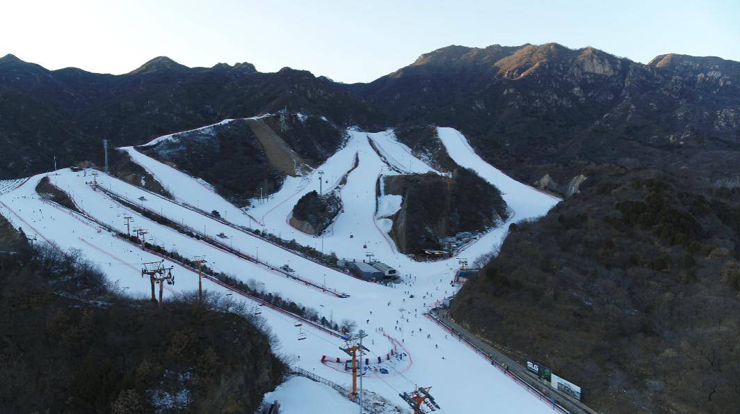 长城怀里滑雪,山顶喝咖啡,泡温泉,逛大集!