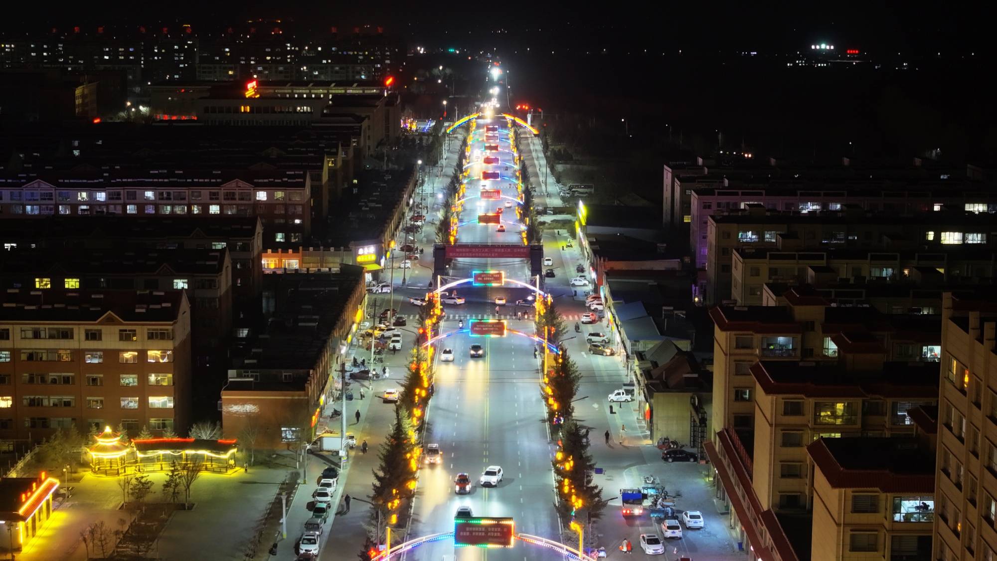 甘肃民乐:亮化工程扮靓小城夜景_王晓_城市_道路