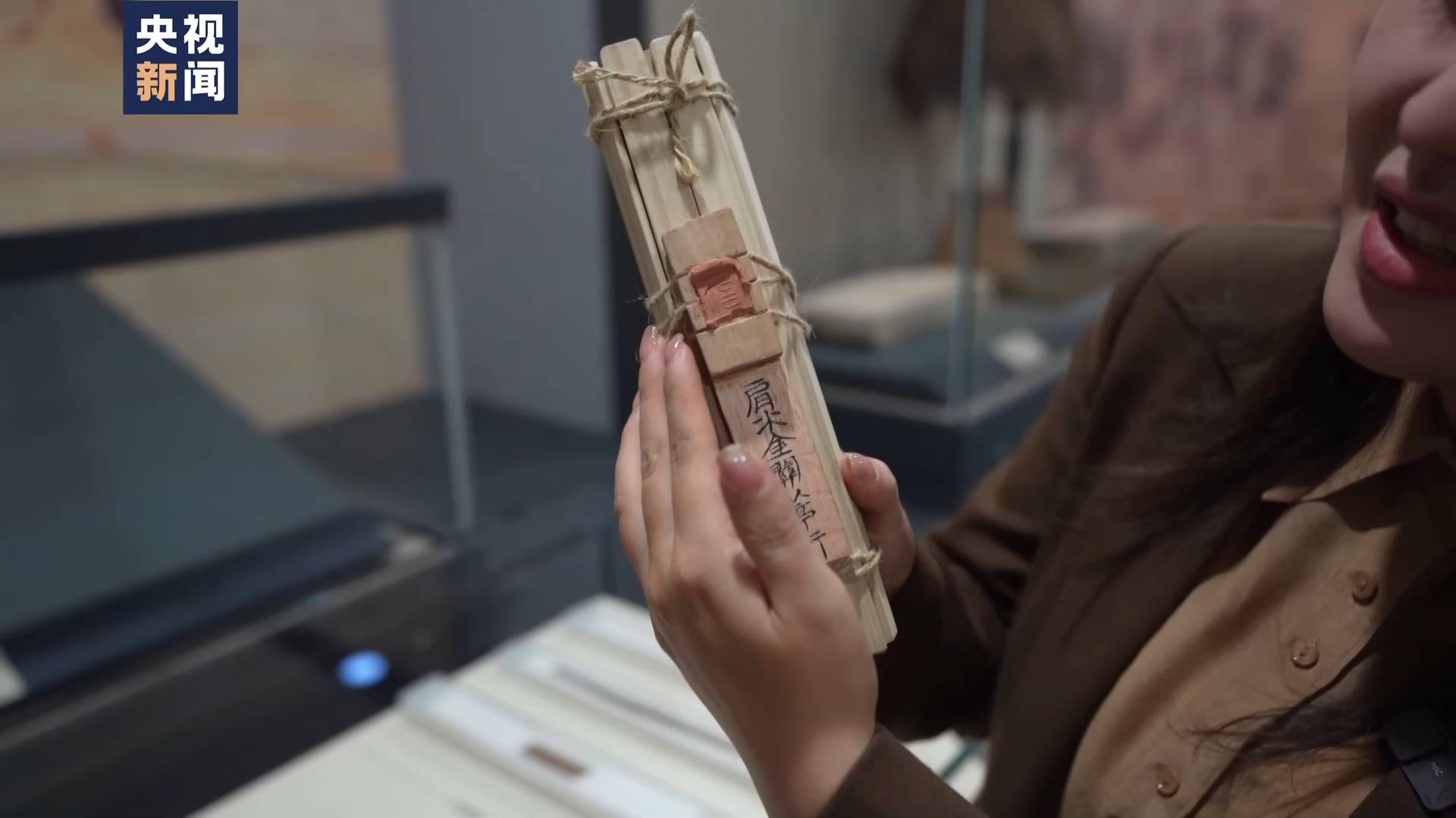 如果是重要的文书,汉代还有严格的保密措施——"三缄其口".