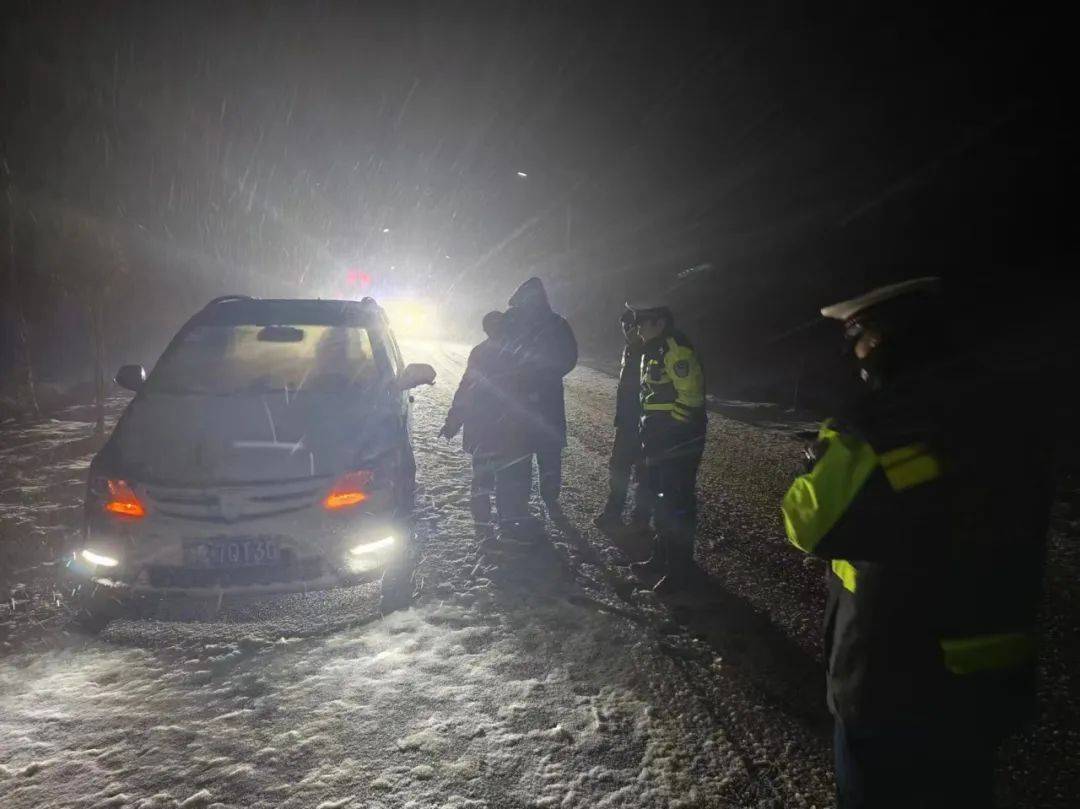 單縣下雪路滑,交通事故不少_天氣_轄區_全力