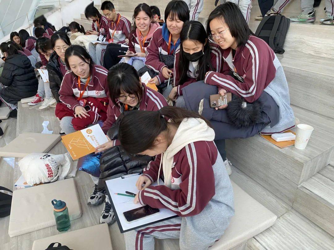 北京中学高中部·走进名企之走进凤凰中心_的设计_建筑_演播厅