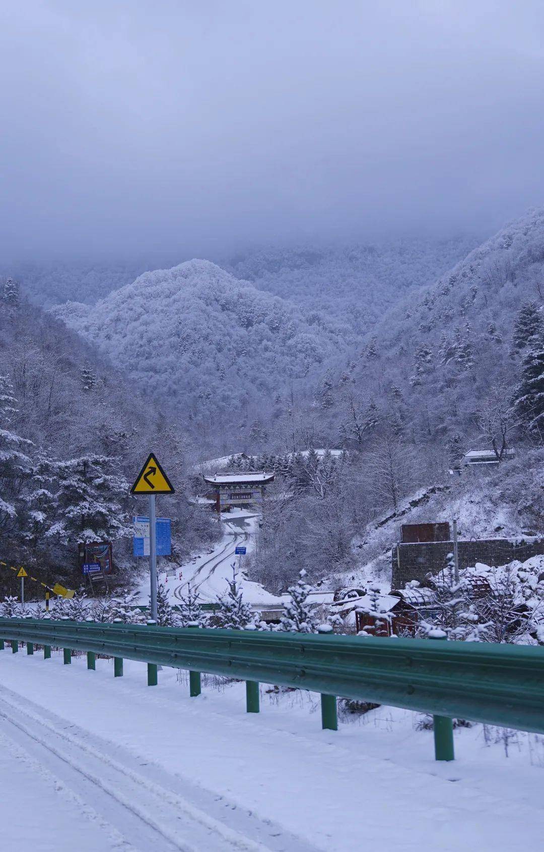 汉中龙池雪景图片