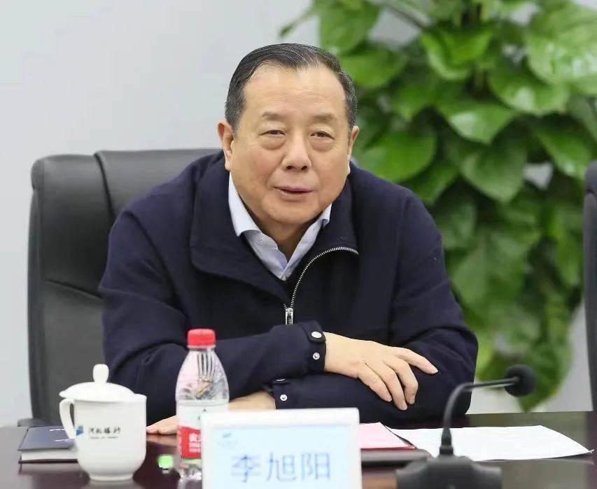 河北物协党支部书记高炳连,副会长兼秘书长石益青,副秘书长蔺瑞琴