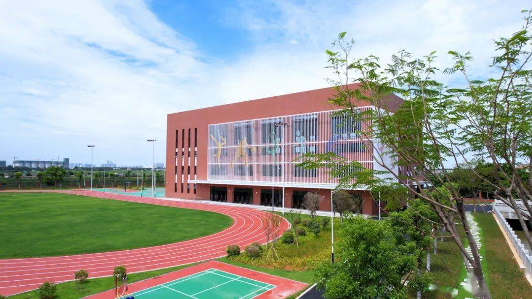 建成民众街道首个面积最大的接源小学新校舍.