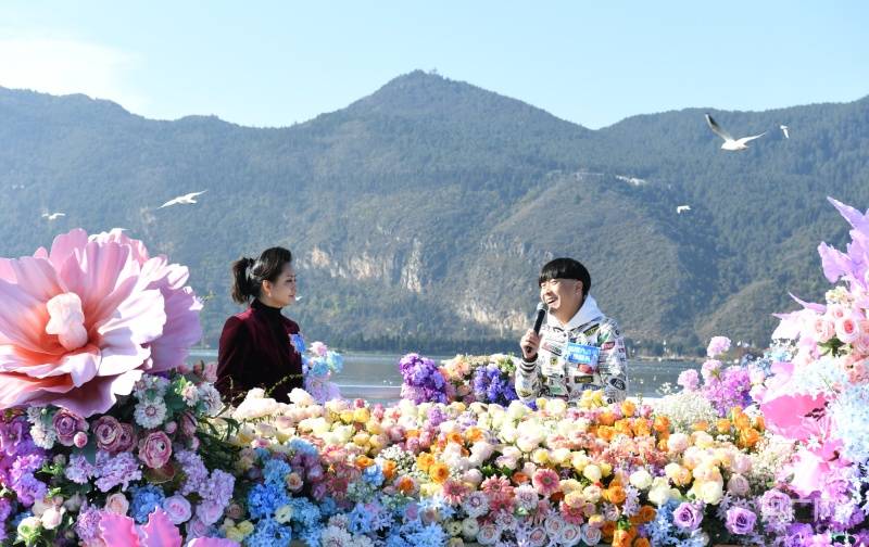 "@陈翔六点半"作为短视频平台知名账号,有着6900万粉丝,主演蘑菇头