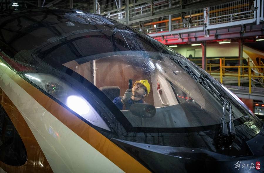 高铁"医生"开足马力,全力护航春运_检查_动车_孙凯