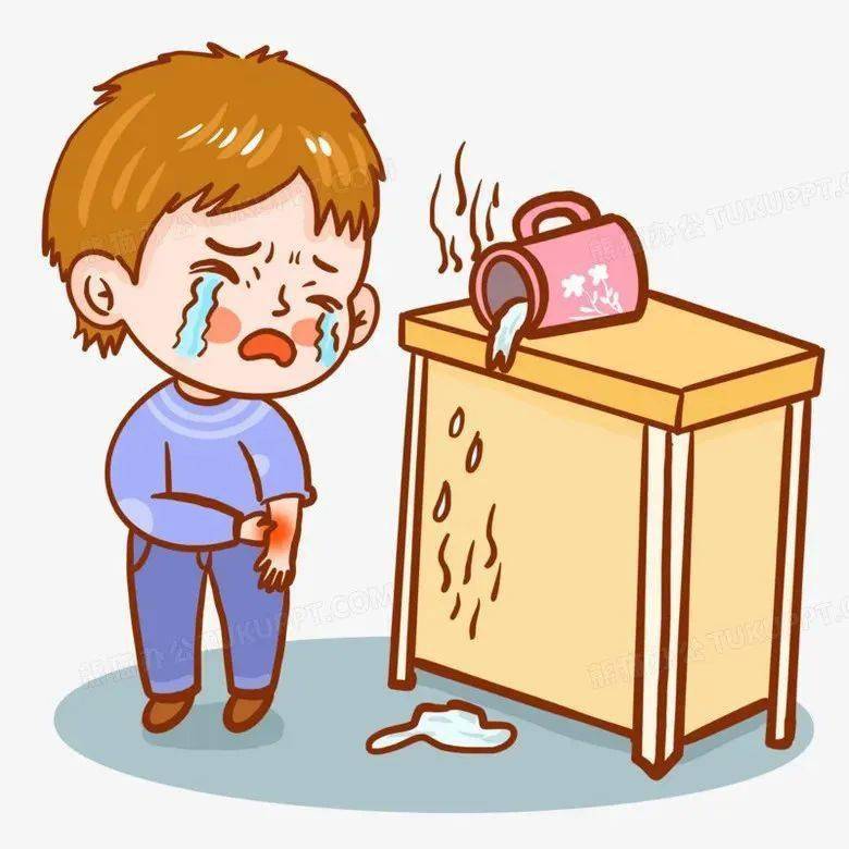 当孩子不幸被烧伤或烫伤后,应迅速隔开热源,用冷水持续的冲洗伤口部位