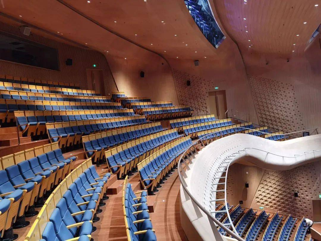 500个满足国际大型歌舞剧演出标准歌剧厅内设座位1218个配套设施歌