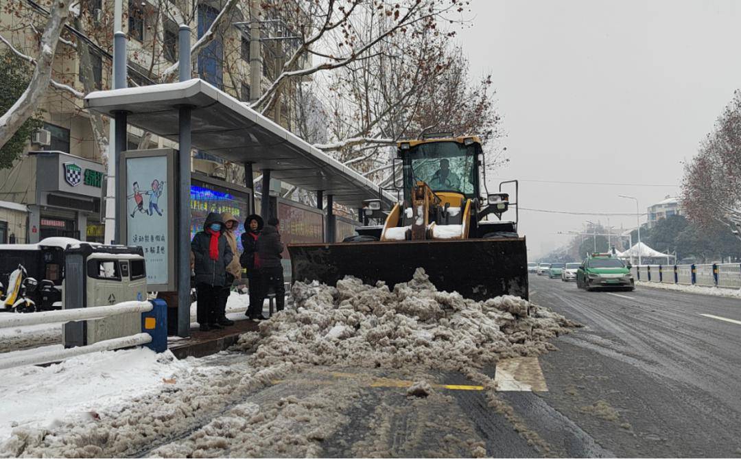 100台铲车!阜阳再次紧急调集!_积雪_除雪_路面
