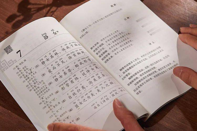 她是第一位博士级歌唱家,12次荣登春晚,丈夫的身份却!