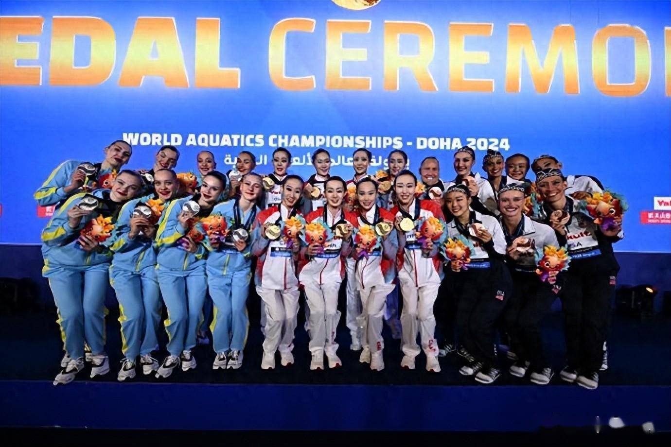 在2024年多哈游泳世锦赛花样游泳集体技巧自选决赛中,由常昊,冯雨,王