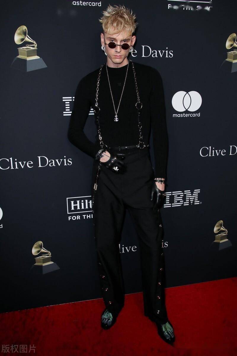 枪爷亮相第66届格莱美奖预热晚会