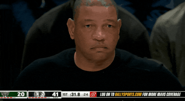 第二节雄鹿24-49落后独行侠25分,里弗斯又来了那个表情包了,一脸懵逼