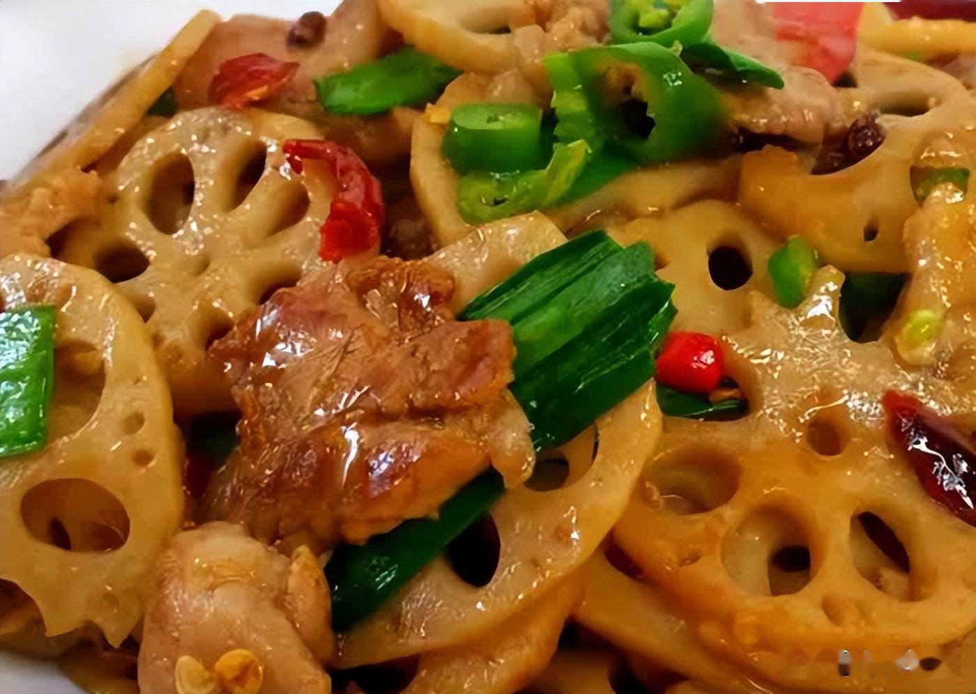 荤素味美的莲藕炒肉片,解馋好吃,脆嫩兼备,大人小孩赞不绝口