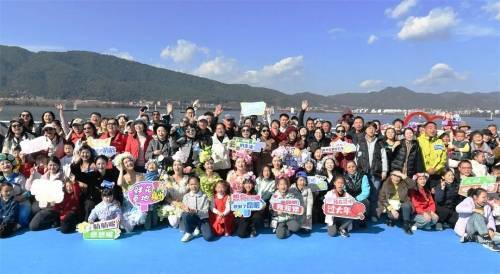 30位大v向全国发邀请 过年来昆明"躺一躺"_游客_鲜花