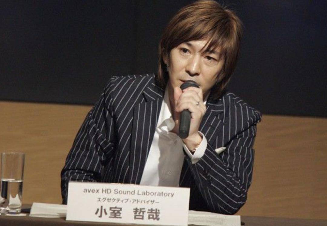 而在艾回,安室遇见了她职业生涯中最重要的一个贵人,小室哲哉.