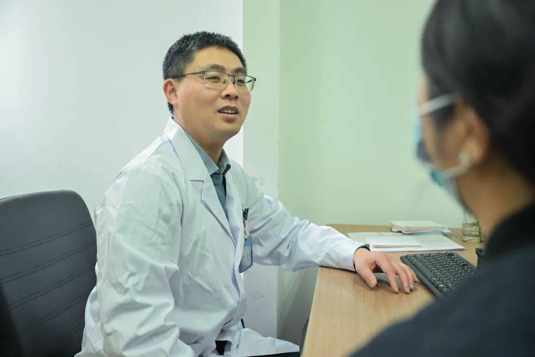 【青年专家】胃肠外科邱磊:让百名胖友成功瘦身的"网红"减重专家_手术