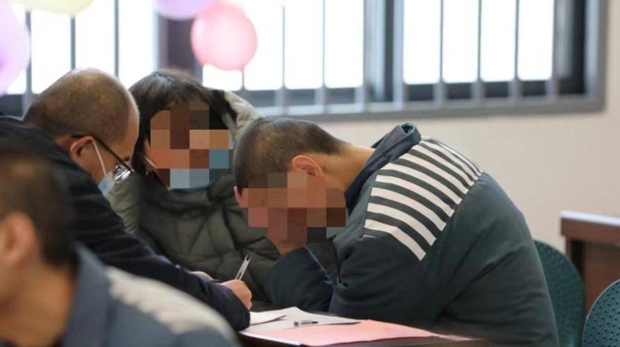 南京监狱"爸爸,你可以再讲一个故事吗……"在南京监狱亲情帮教现场