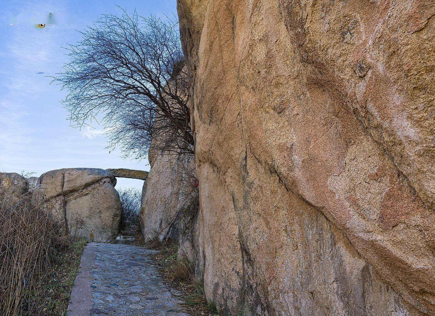 被称为"龙脉之眼"的悬钟山谜团重重 探秘神秘石山 聊历史故事_太原